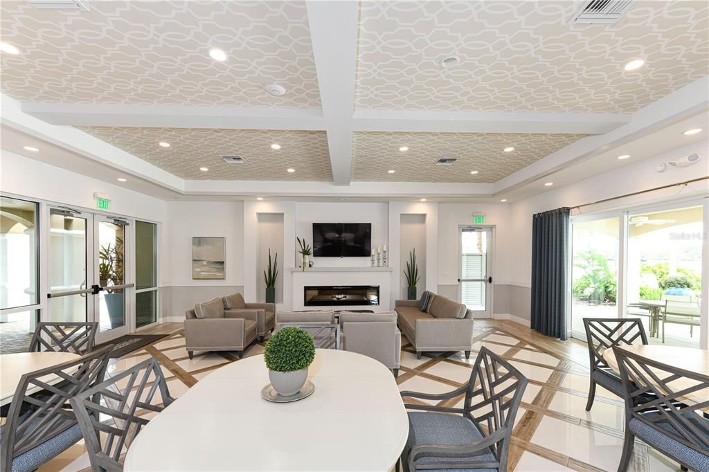 合同活跃: $435,000 (2 贝兹, 2 浴室, 1400 平方英尺)