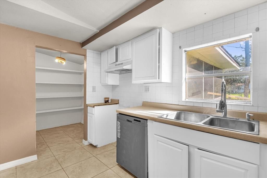 For Sale: $299,999 (3 beds, 2 baths, 1548 Square Feet)