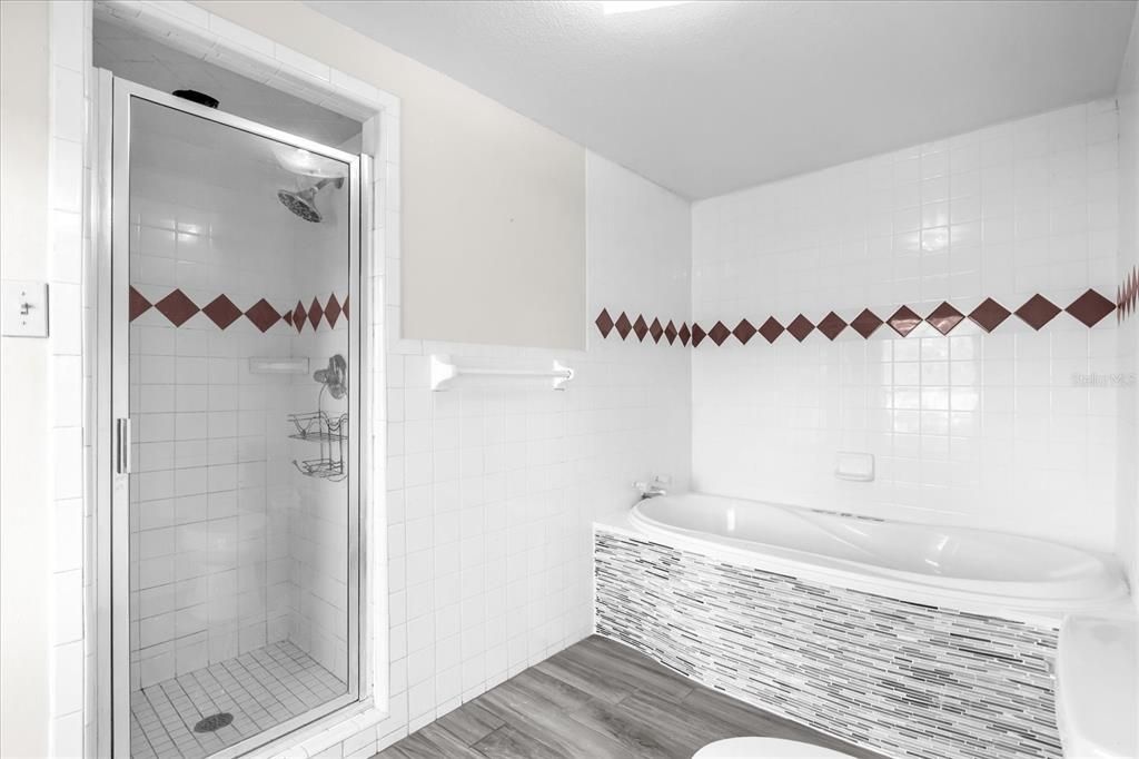 For Sale: $299,999 (3 beds, 2 baths, 1548 Square Feet)