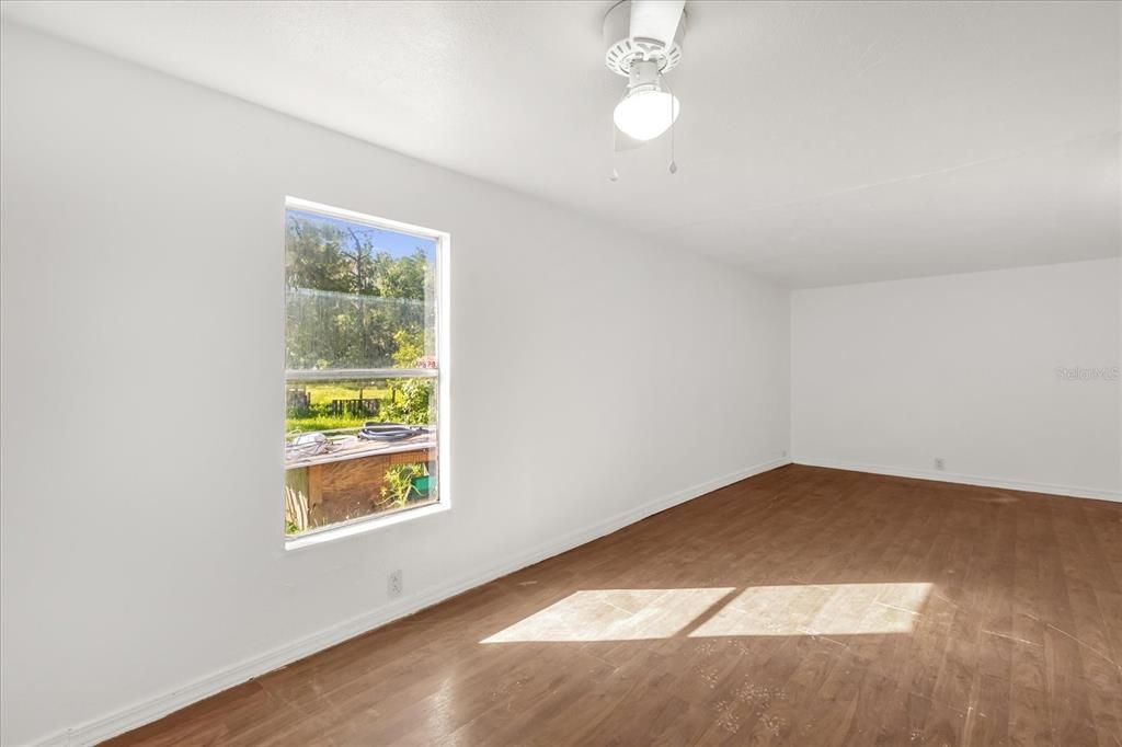 For Sale: $299,999 (3 beds, 2 baths, 1548 Square Feet)