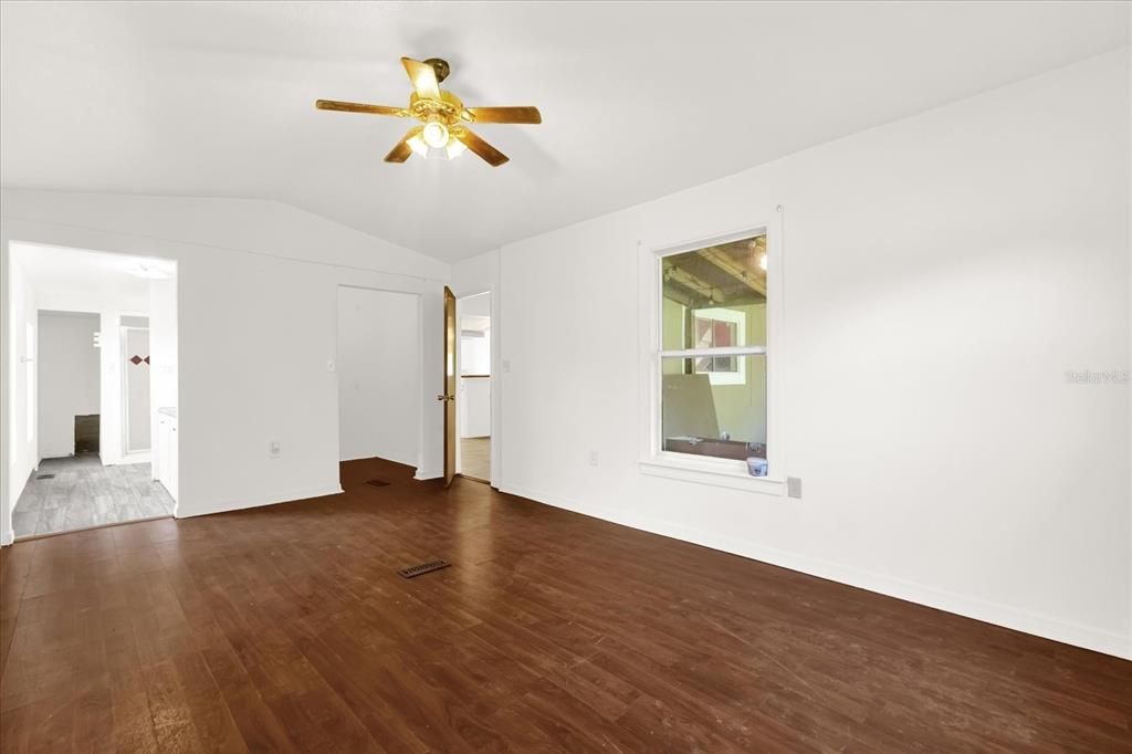 For Sale: $299,999 (3 beds, 2 baths, 1548 Square Feet)