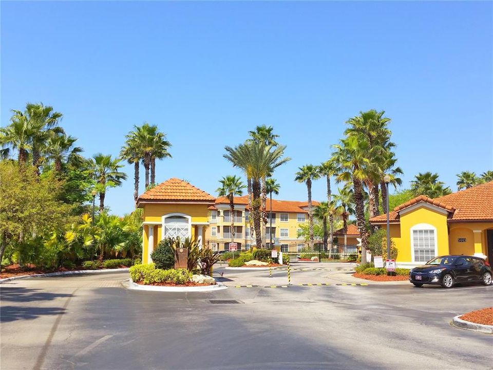 Activo con contrato: $1,990 (3 camas, 2 baños, 1231 Pies cuadrados)