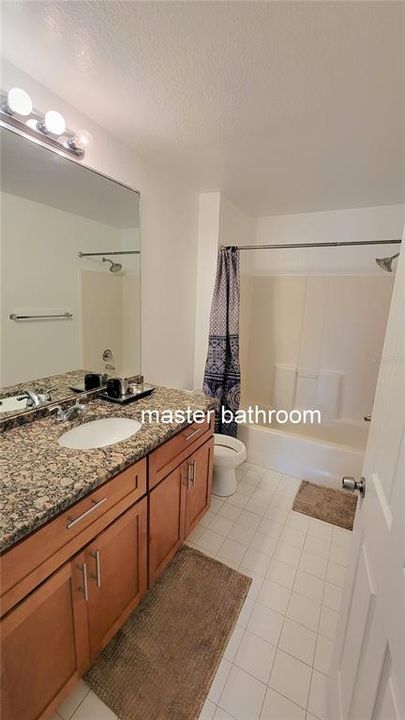 Activo con contrato: $1,990 (3 camas, 2 baños, 1231 Pies cuadrados)