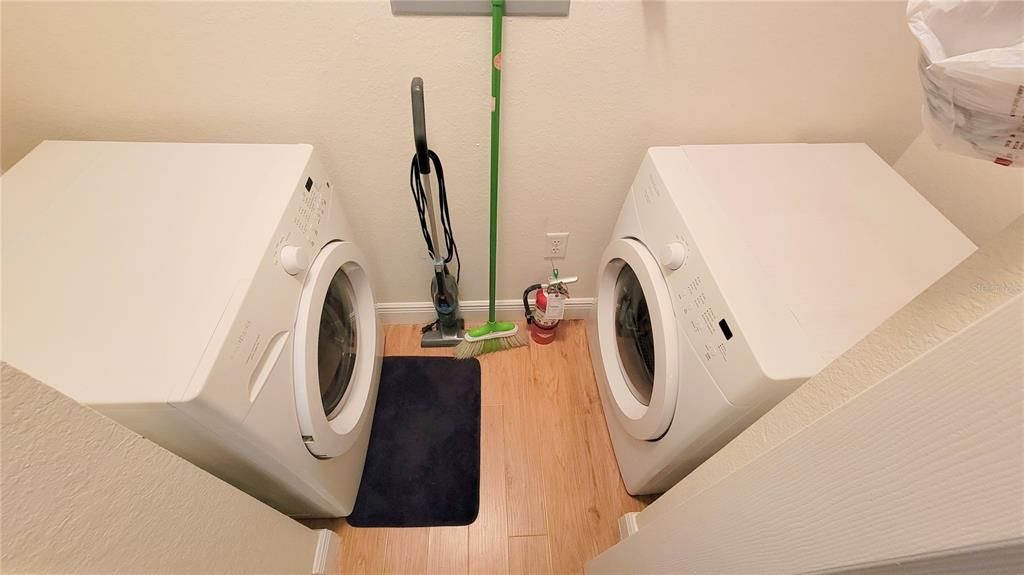 Activo con contrato: $1,990 (3 camas, 2 baños, 1231 Pies cuadrados)