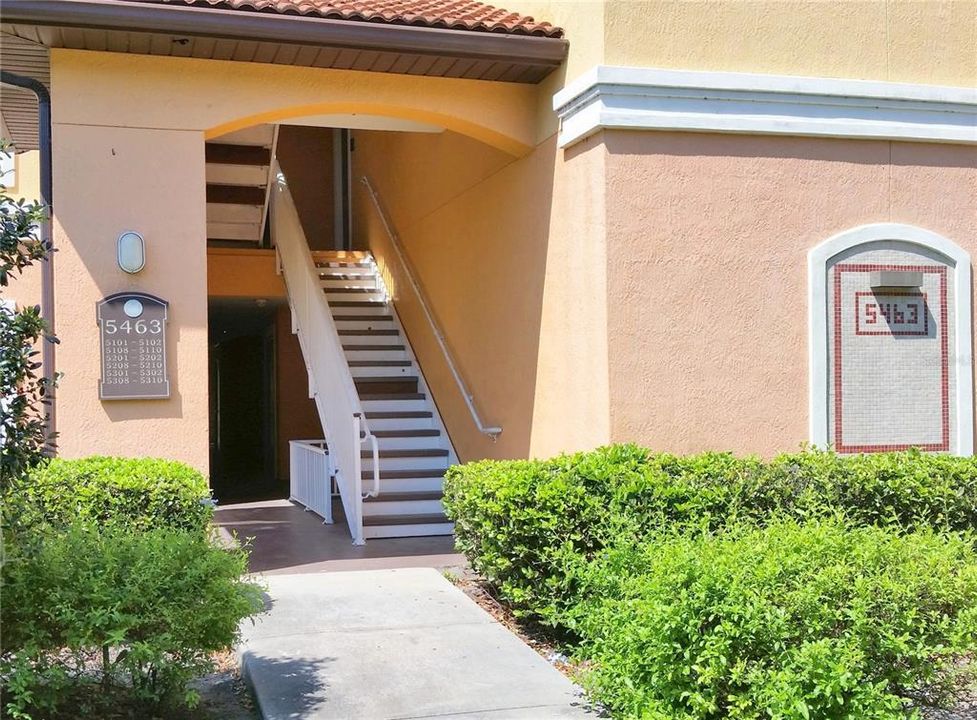 Activo con contrato: $1,990 (3 camas, 2 baños, 1231 Pies cuadrados)