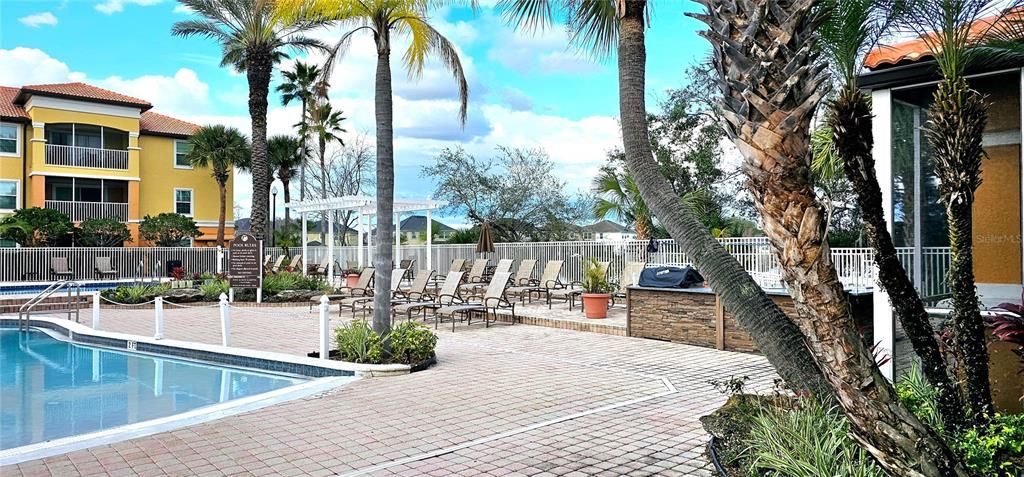 Activo con contrato: $1,990 (3 camas, 2 baños, 1231 Pies cuadrados)