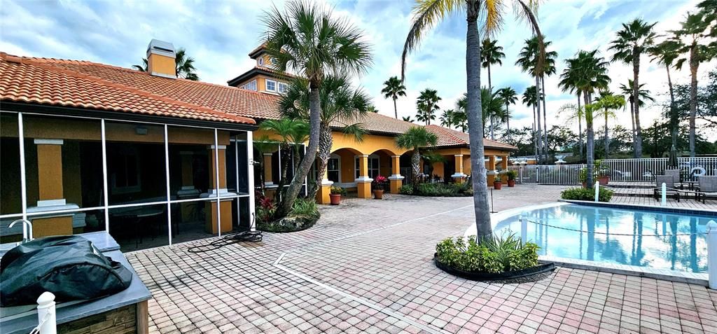 Activo con contrato: $1,990 (3 camas, 2 baños, 1231 Pies cuadrados)