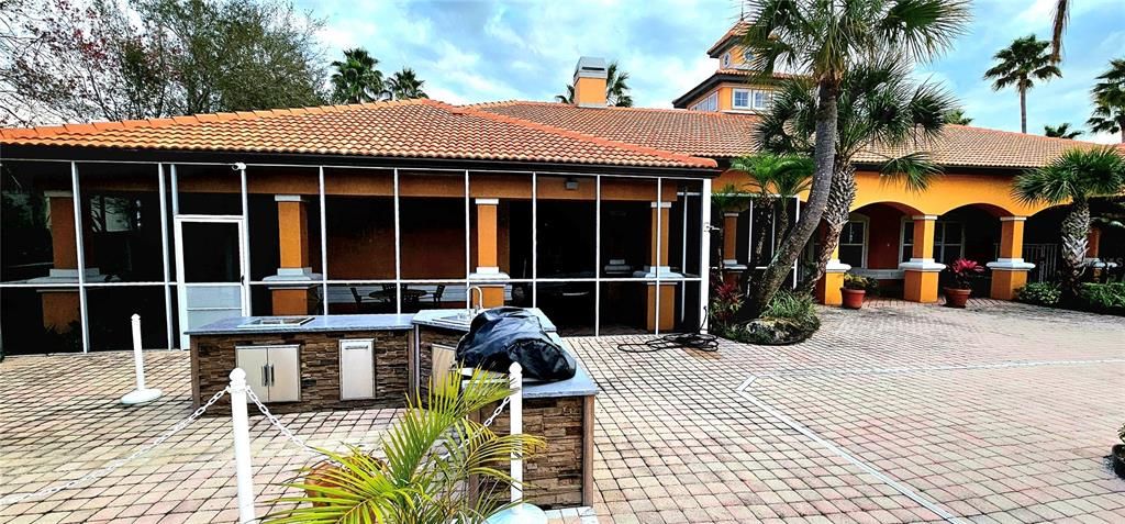 Activo con contrato: $1,990 (3 camas, 2 baños, 1231 Pies cuadrados)