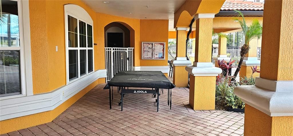 Activo con contrato: $1,990 (3 camas, 2 baños, 1231 Pies cuadrados)