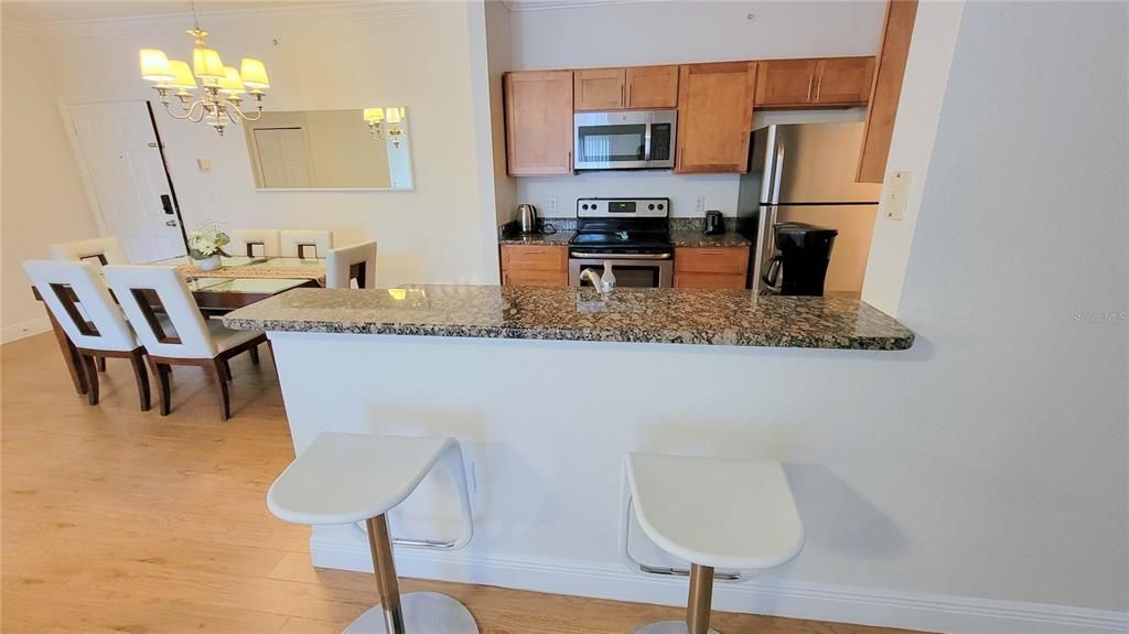 Activo con contrato: $1,990 (3 camas, 2 baños, 1231 Pies cuadrados)