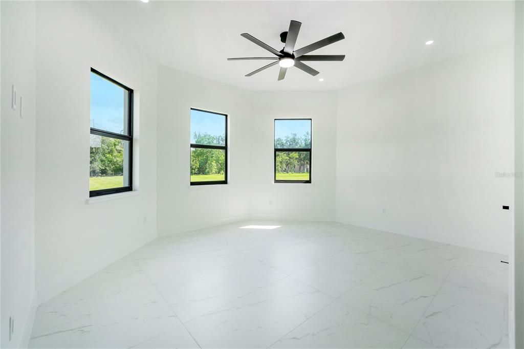 En Venta: $1,125,000 (4 camas, 3 baños, 3374 Pies cuadrados)