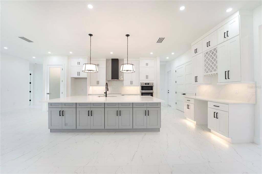 En Venta: $1,125,000 (4 camas, 3 baños, 3374 Pies cuadrados)