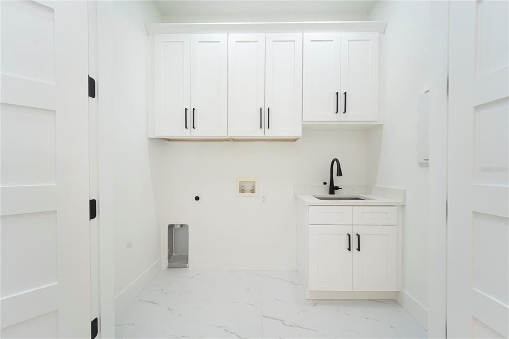 En Venta: $1,125,000 (4 camas, 3 baños, 3374 Pies cuadrados)