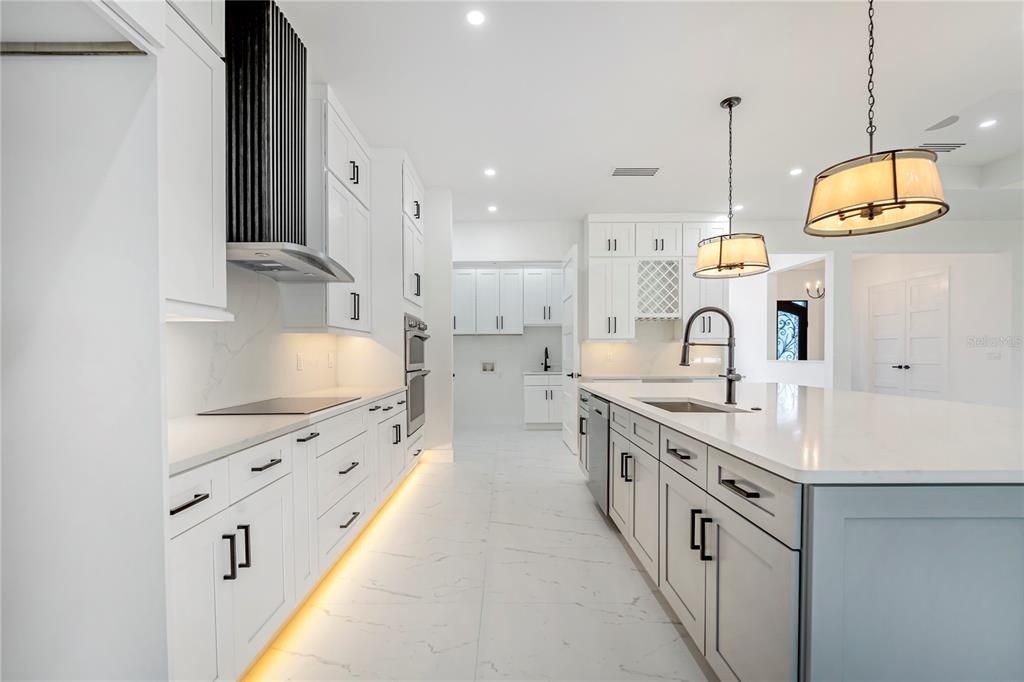 En Venta: $1,125,000 (4 camas, 3 baños, 3374 Pies cuadrados)