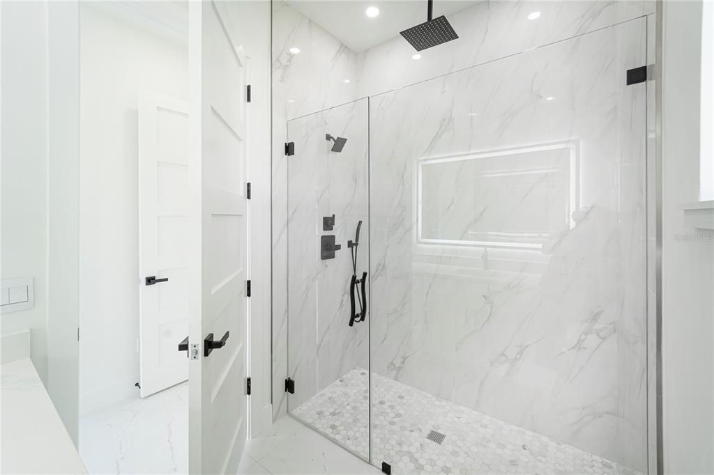 En Venta: $1,125,000 (4 camas, 3 baños, 3374 Pies cuadrados)