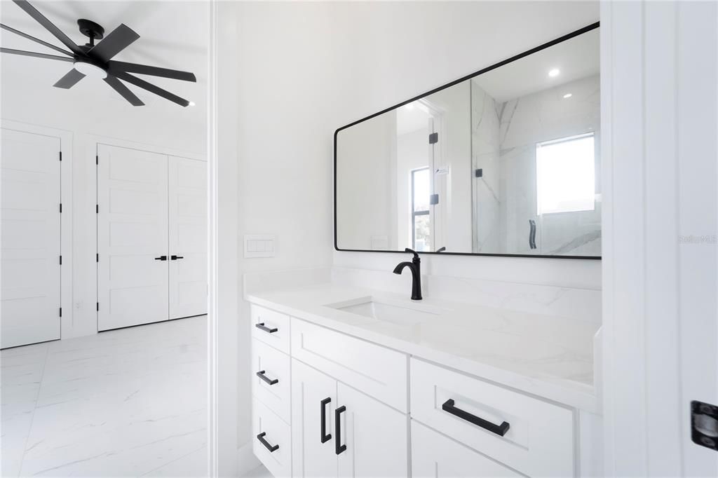 En Venta: $1,125,000 (4 camas, 3 baños, 3374 Pies cuadrados)