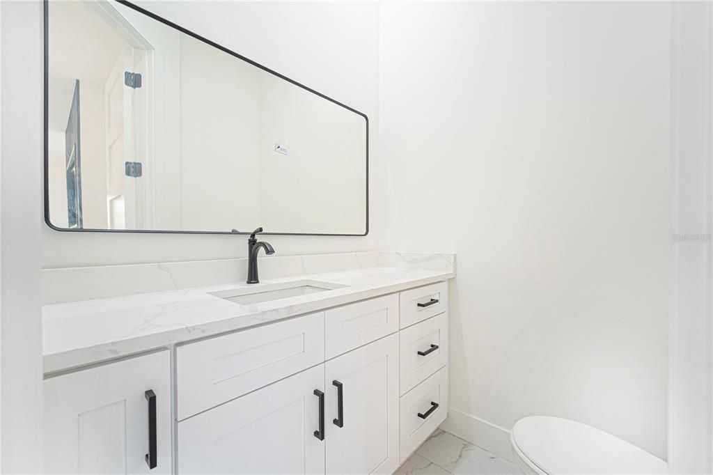 En Venta: $1,125,000 (4 camas, 3 baños, 3374 Pies cuadrados)