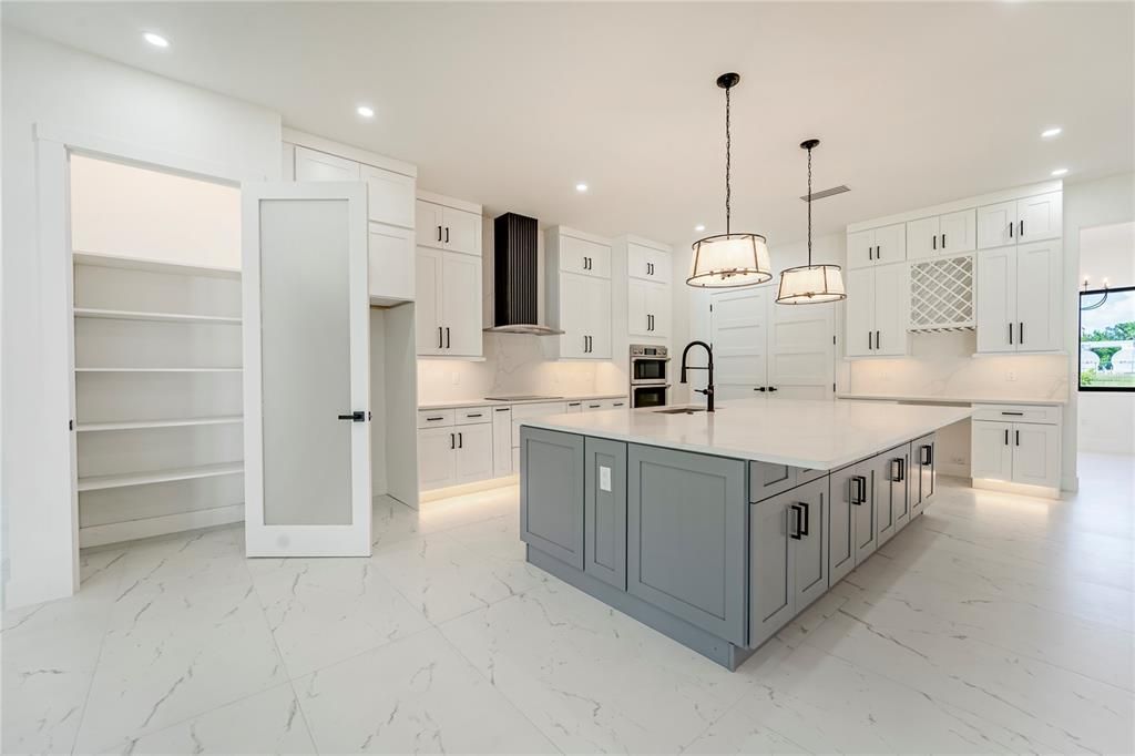 En Venta: $1,125,000 (4 camas, 3 baños, 3374 Pies cuadrados)