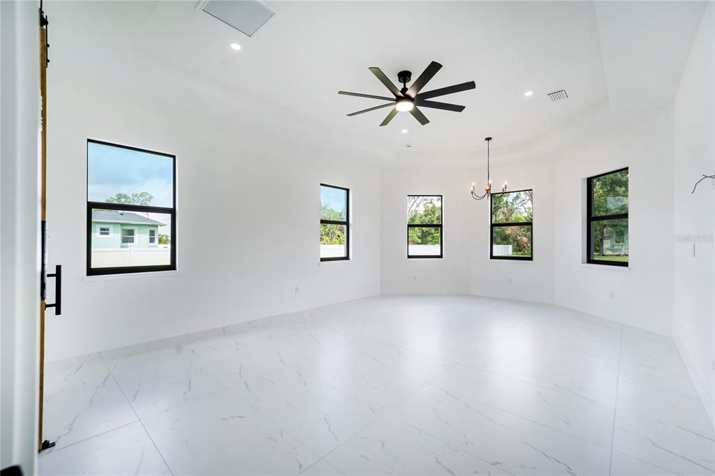 En Venta: $1,125,000 (4 camas, 3 baños, 3374 Pies cuadrados)