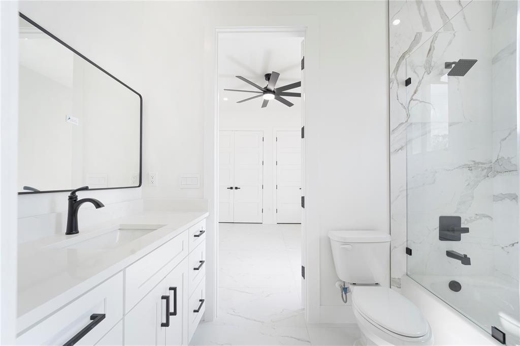 En Venta: $1,125,000 (4 camas, 3 baños, 3374 Pies cuadrados)