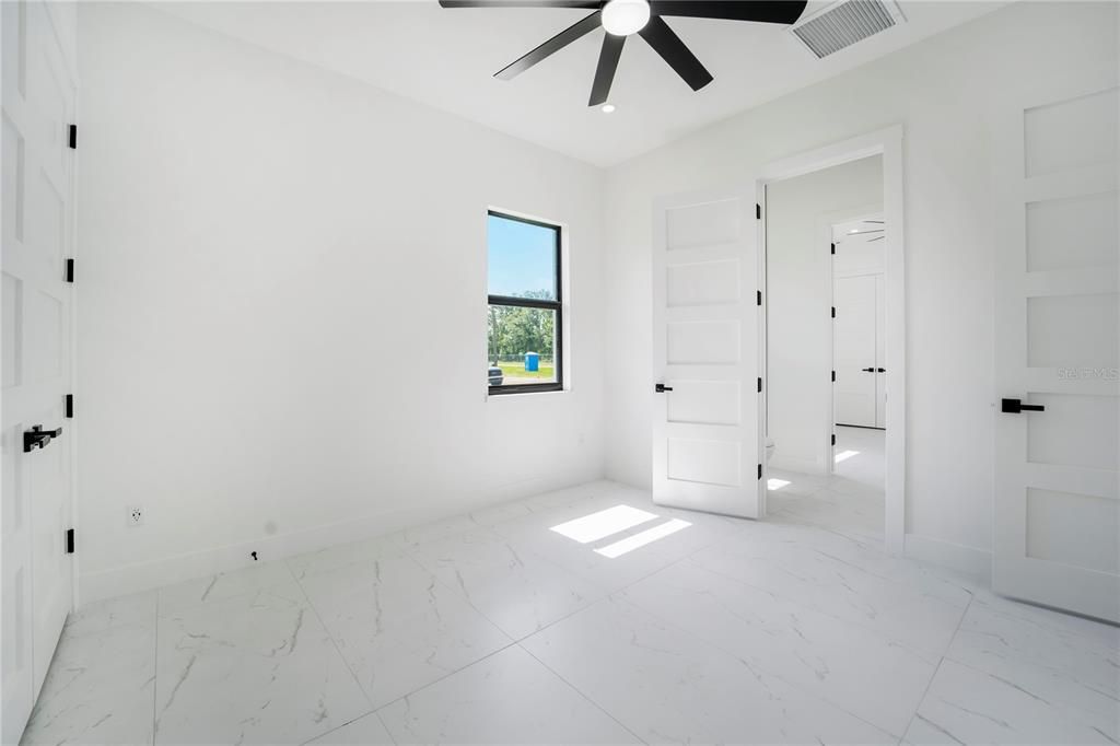 En Venta: $1,125,000 (4 camas, 3 baños, 3374 Pies cuadrados)