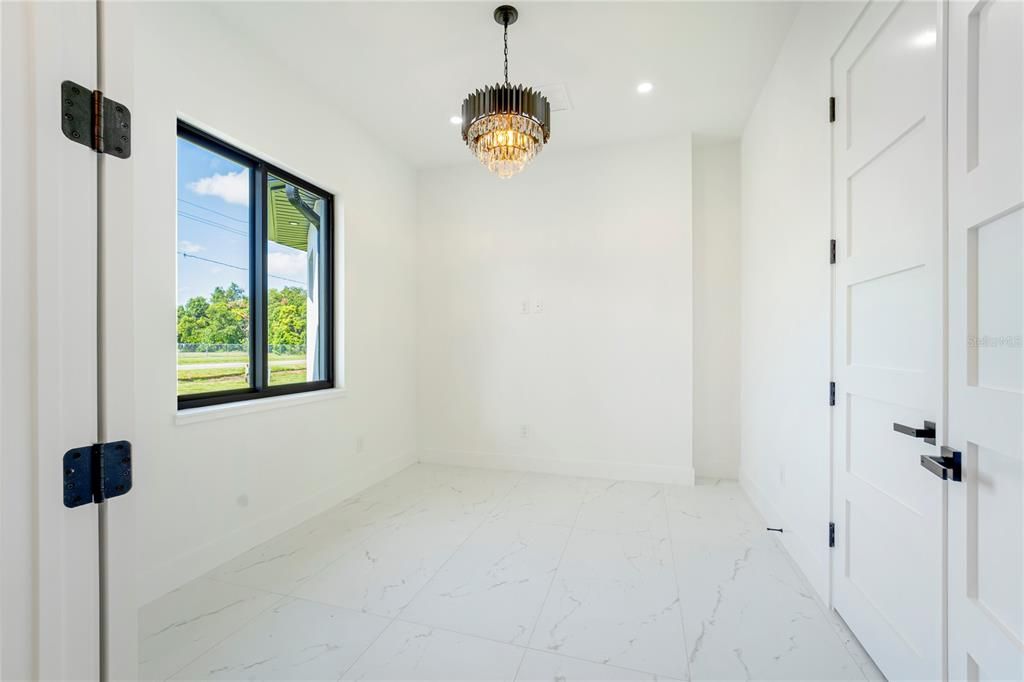 En Venta: $1,125,000 (4 camas, 3 baños, 3374 Pies cuadrados)