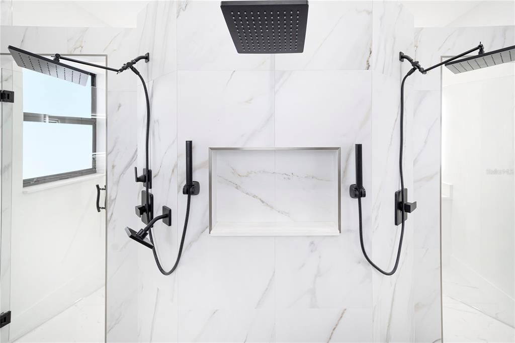 En Venta: $1,125,000 (4 camas, 3 baños, 3374 Pies cuadrados)