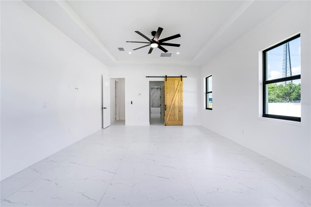 En Venta: $1,125,000 (4 camas, 3 baños, 3374 Pies cuadrados)