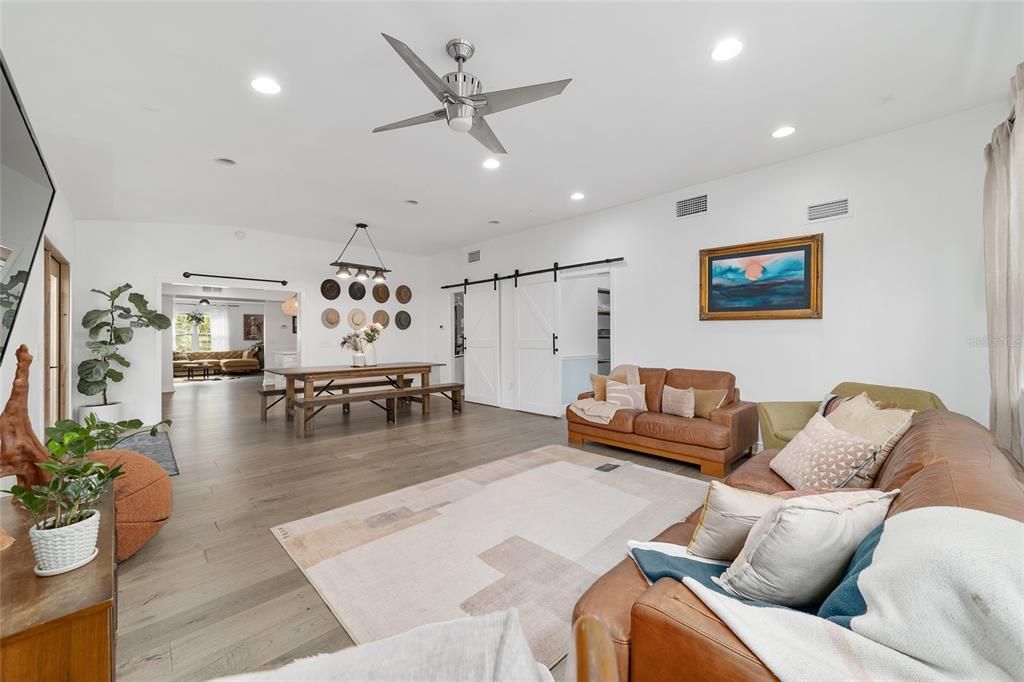 En Venta: $899,000 (5 camas, 3 baños, 2822 Pies cuadrados)