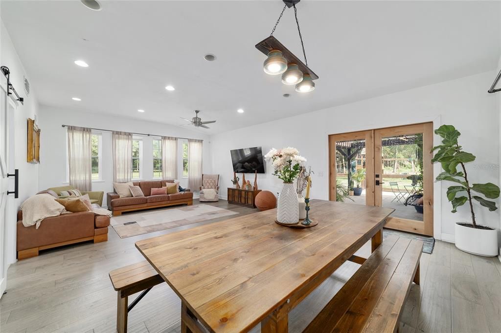 En Venta: $899,000 (5 camas, 3 baños, 2822 Pies cuadrados)