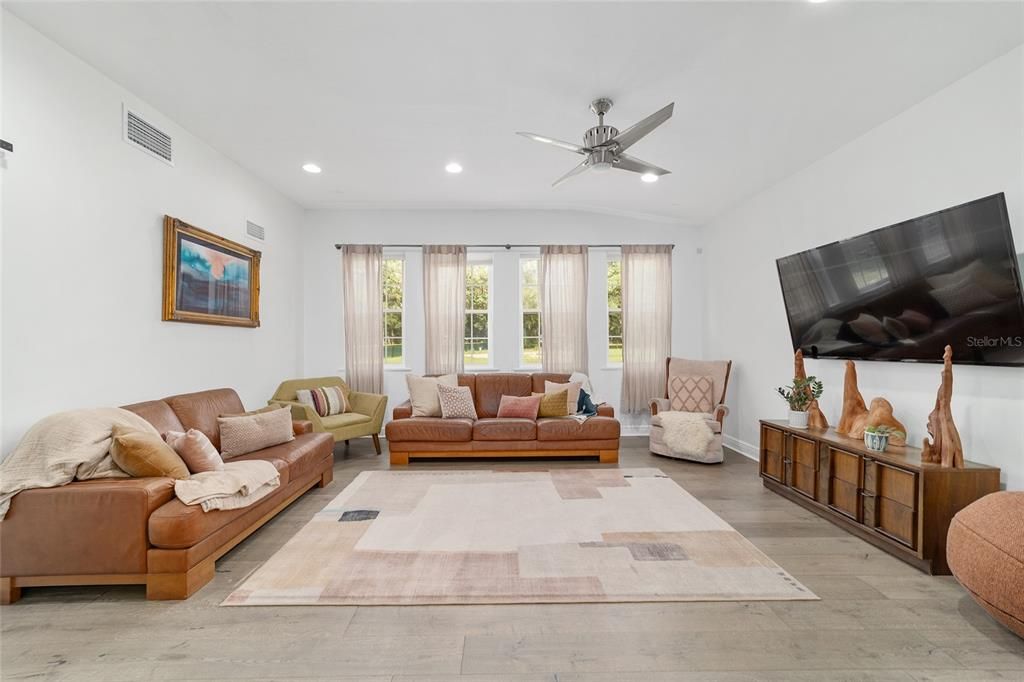 En Venta: $899,000 (5 camas, 3 baños, 2822 Pies cuadrados)