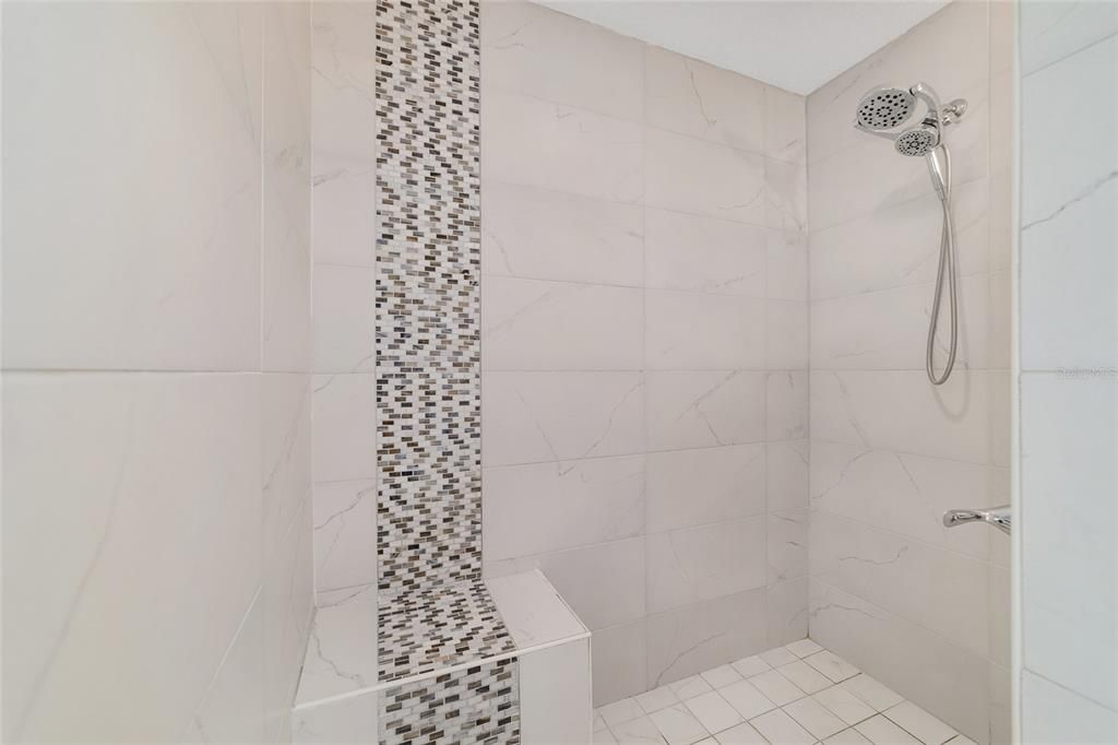 En Venta: $899,000 (5 camas, 3 baños, 2822 Pies cuadrados)