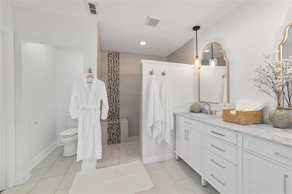 En Venta: $899,000 (5 camas, 3 baños, 2822 Pies cuadrados)