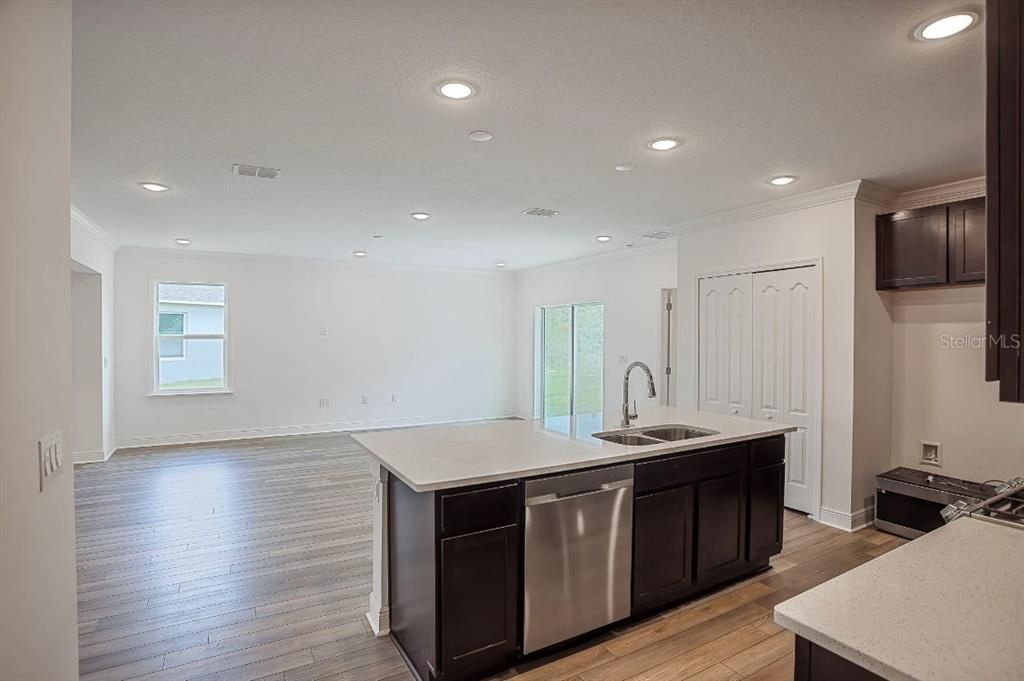Active With Contract: $354,900 (3 beds, 2 baths, 1760 Square Feet)