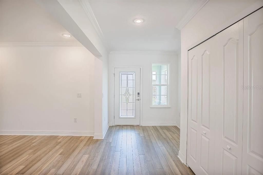 Active With Contract: $354,900 (3 beds, 2 baths, 1760 Square Feet)