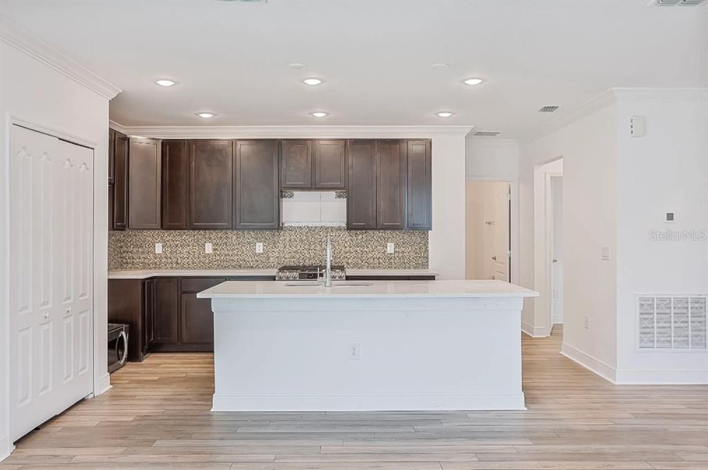Active With Contract: $354,900 (3 beds, 2 baths, 1760 Square Feet)