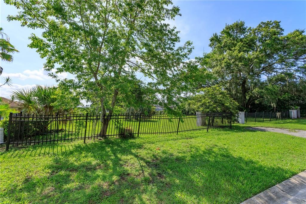 На продажу: $440,000 (1.88 acres)