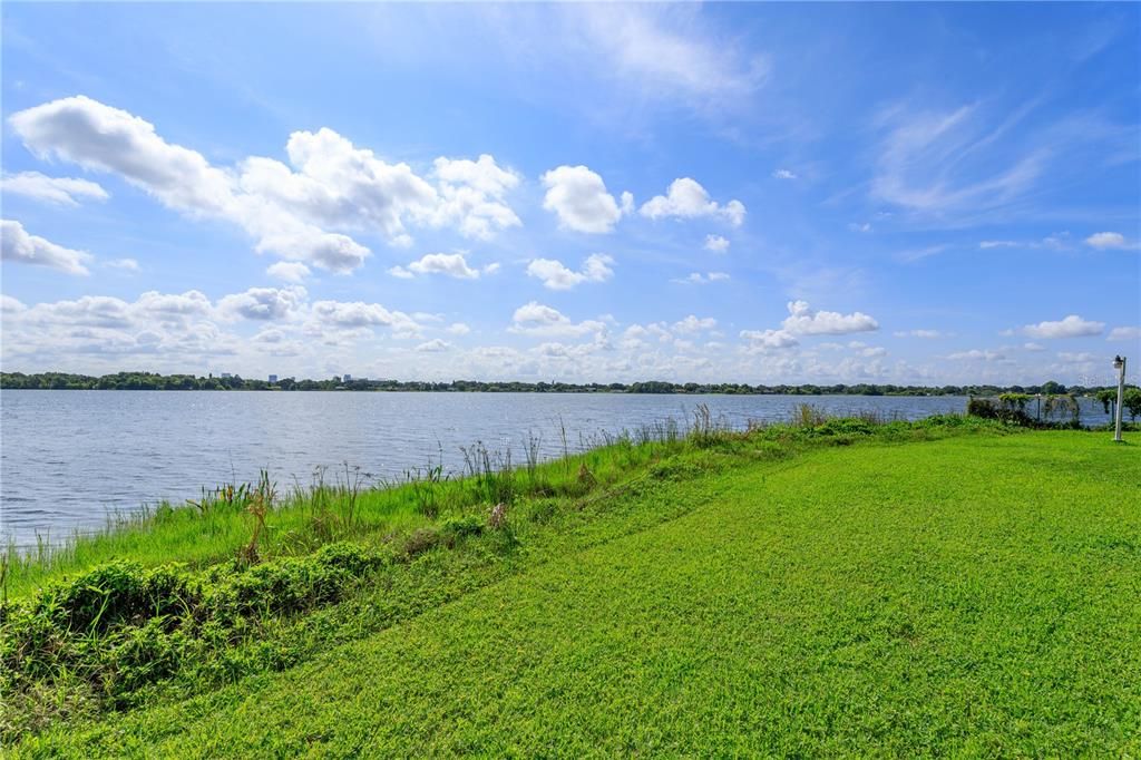 На продажу: $440,000 (1.88 acres)