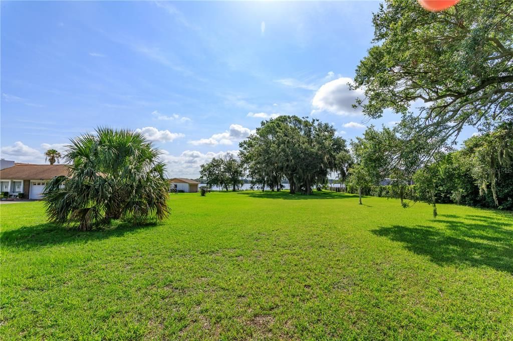 На продажу: $440,000 (1.88 acres)