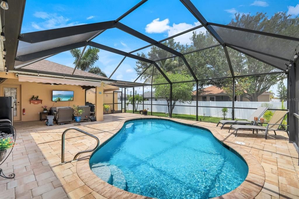 Recently Sold: $415,000 (4 beds, 2 baths, 1734 Square Feet)