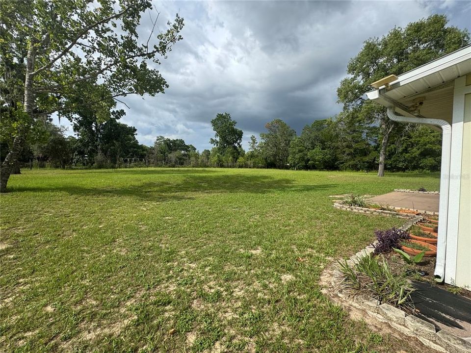 合同活跃: $323,000 (5 贝兹, 2 浴室, 2312 平方英尺)