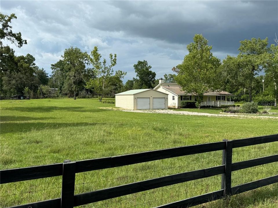 合同活跃: $323,000 (5 贝兹, 2 浴室, 2312 平方英尺)