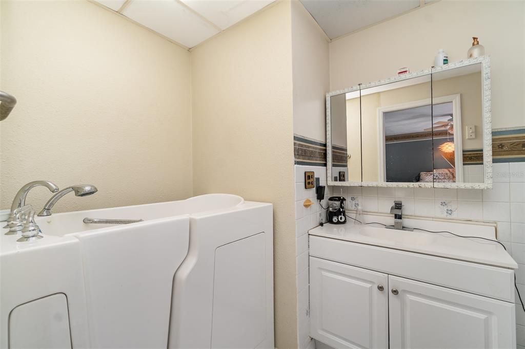 待售: $999,999 (4 贝兹, 3 浴室, 4099 平方英尺)