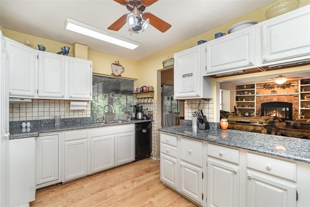 待售: $999,999 (4 贝兹, 3 浴室, 4099 平方英尺)