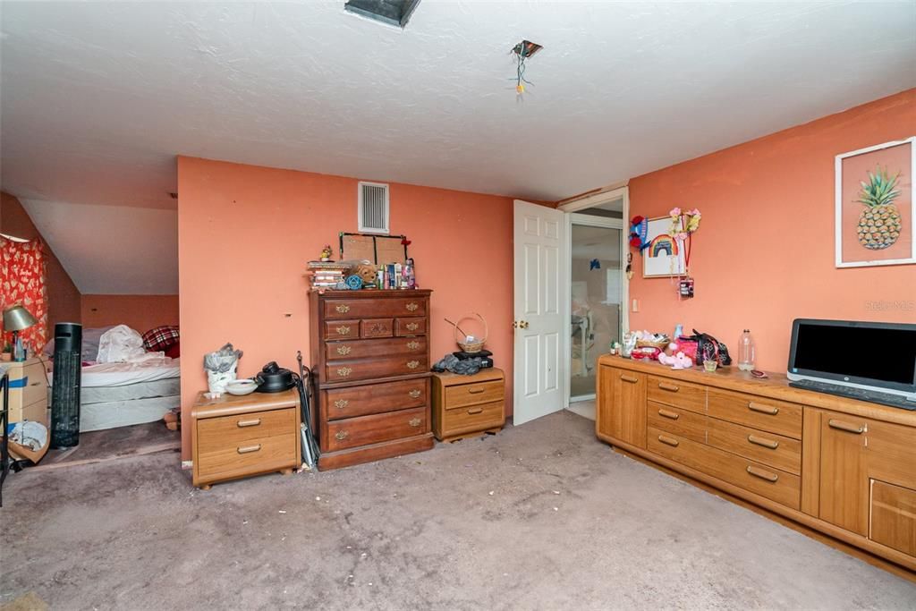 待售: $999,999 (4 贝兹, 3 浴室, 4099 平方英尺)