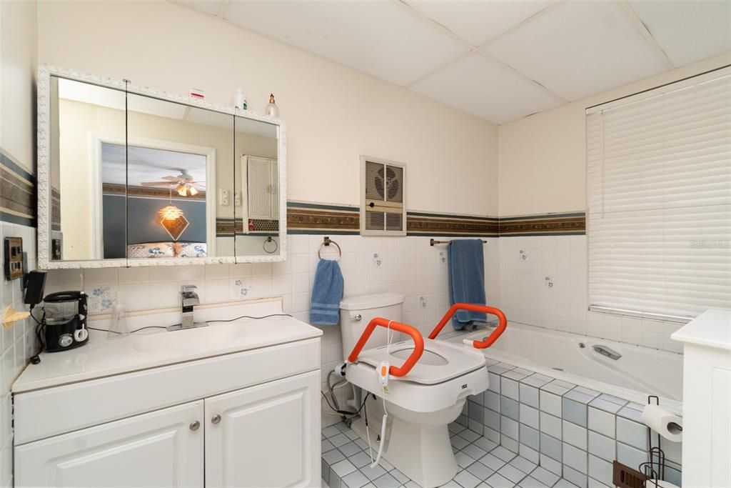 待售: $999,999 (4 贝兹, 3 浴室, 4099 平方英尺)