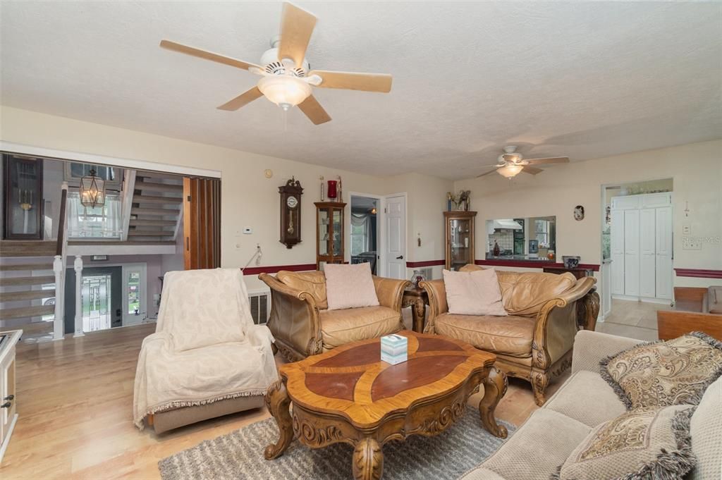 待售: $999,999 (4 贝兹, 3 浴室, 4099 平方英尺)