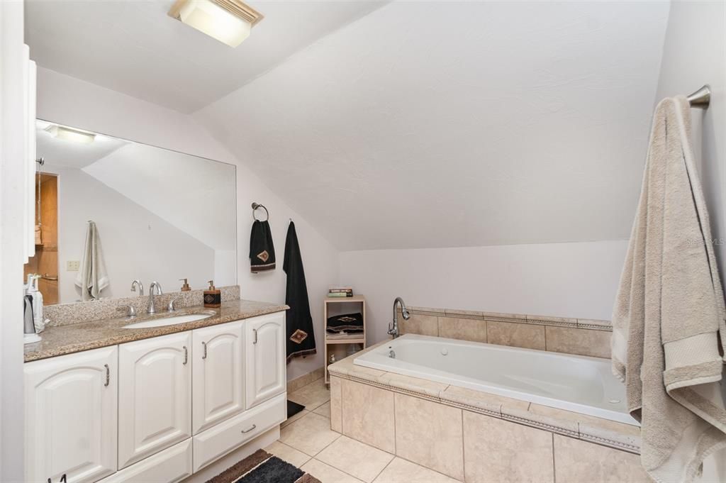 待售: $999,999 (4 贝兹, 3 浴室, 4099 平方英尺)