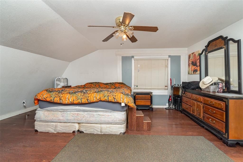 待售: $999,999 (4 贝兹, 3 浴室, 4099 平方英尺)