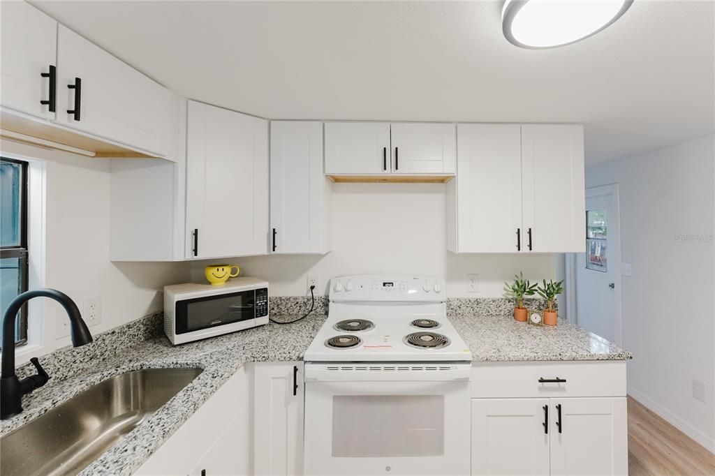 На продажу: $84,950 (2 спален, 1 ванн, 576 Квадратных фут)